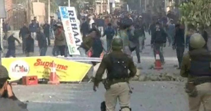 Clashes erupt in Nowgam after militant killings